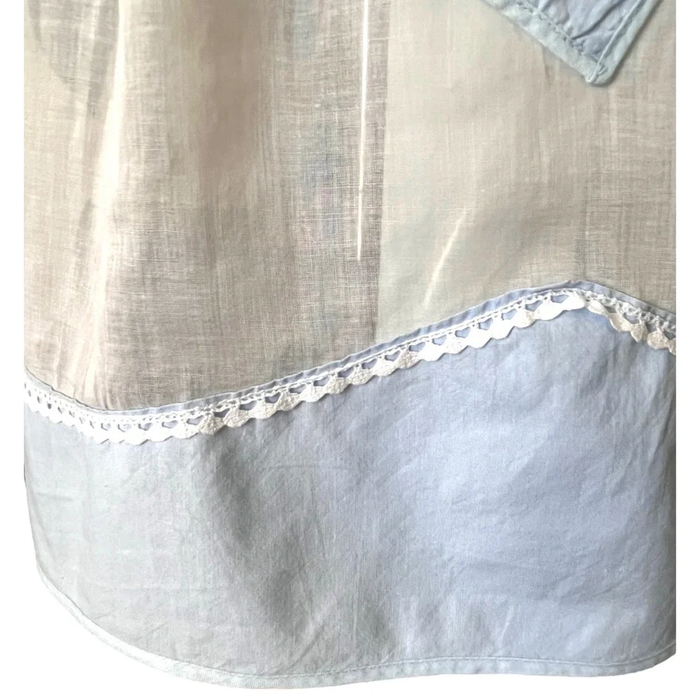 Vintage 1950s Womens Apron Elegant Blue White Floral Farmhouse Cottagecore